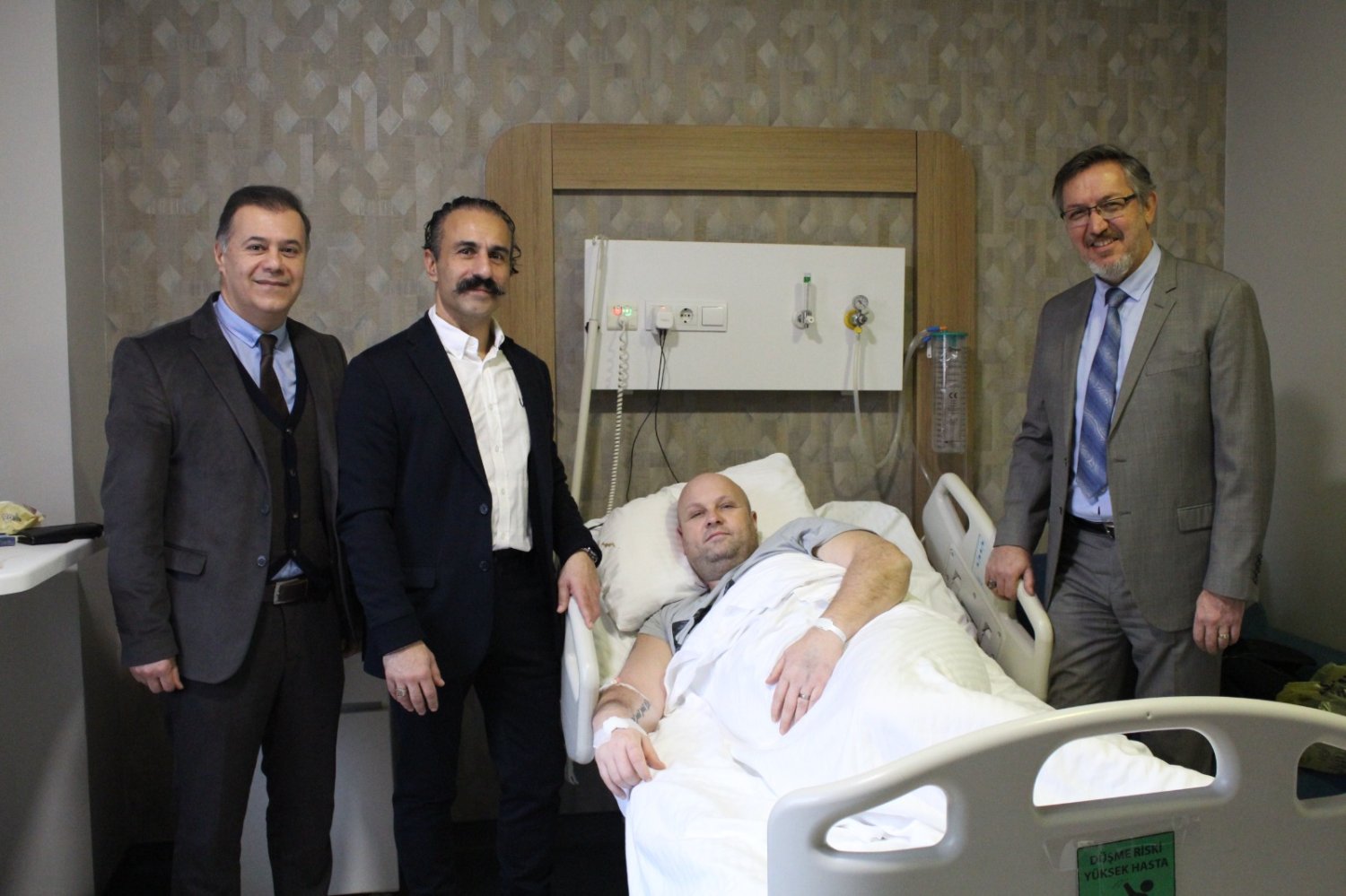 Amerikalı Hasta Atakent Cihan Hastanesi’nde Ameliyat Edildi