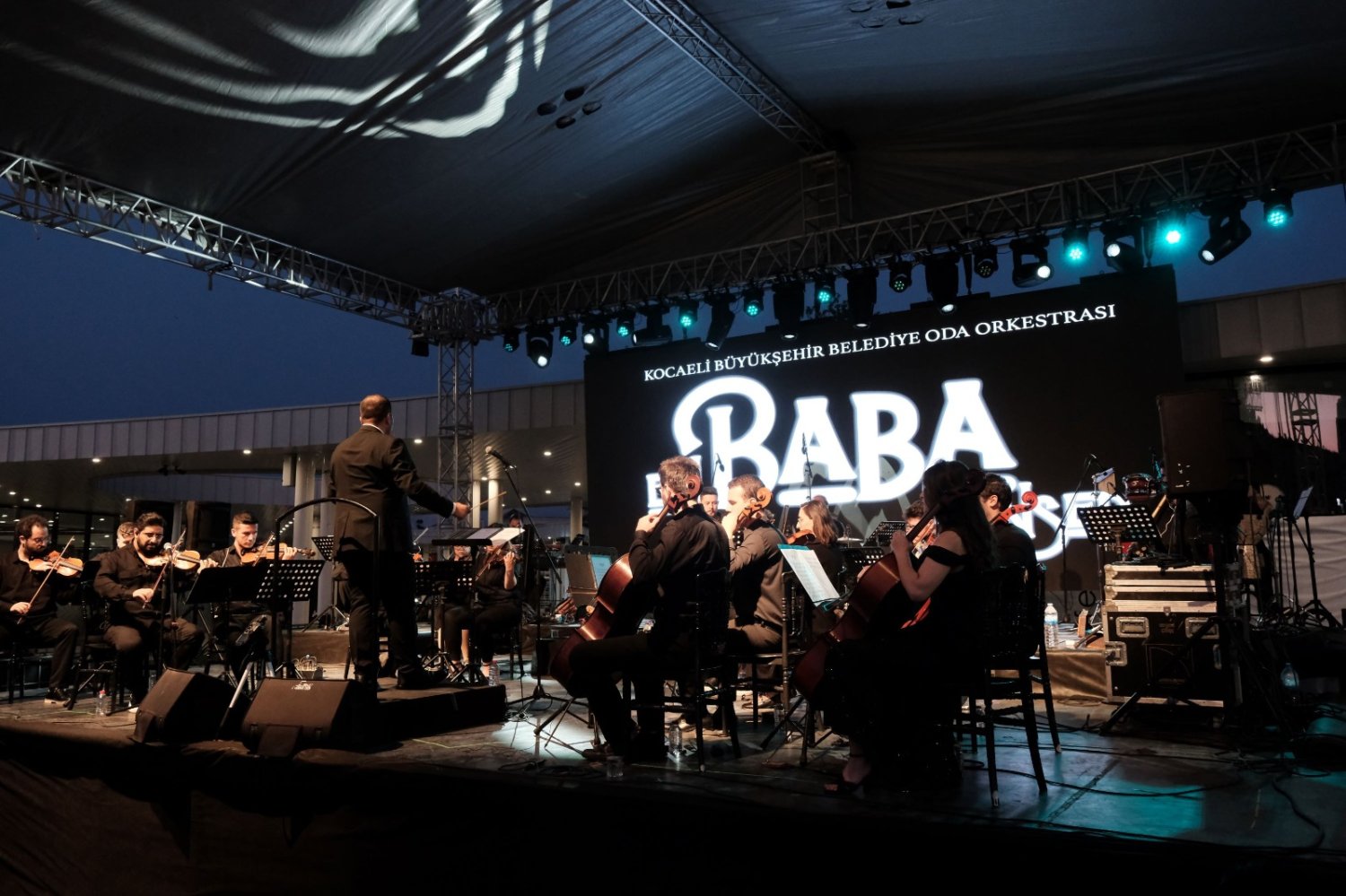 Babalar Gününde, En Baba Şarkıları Seslendirdiler 