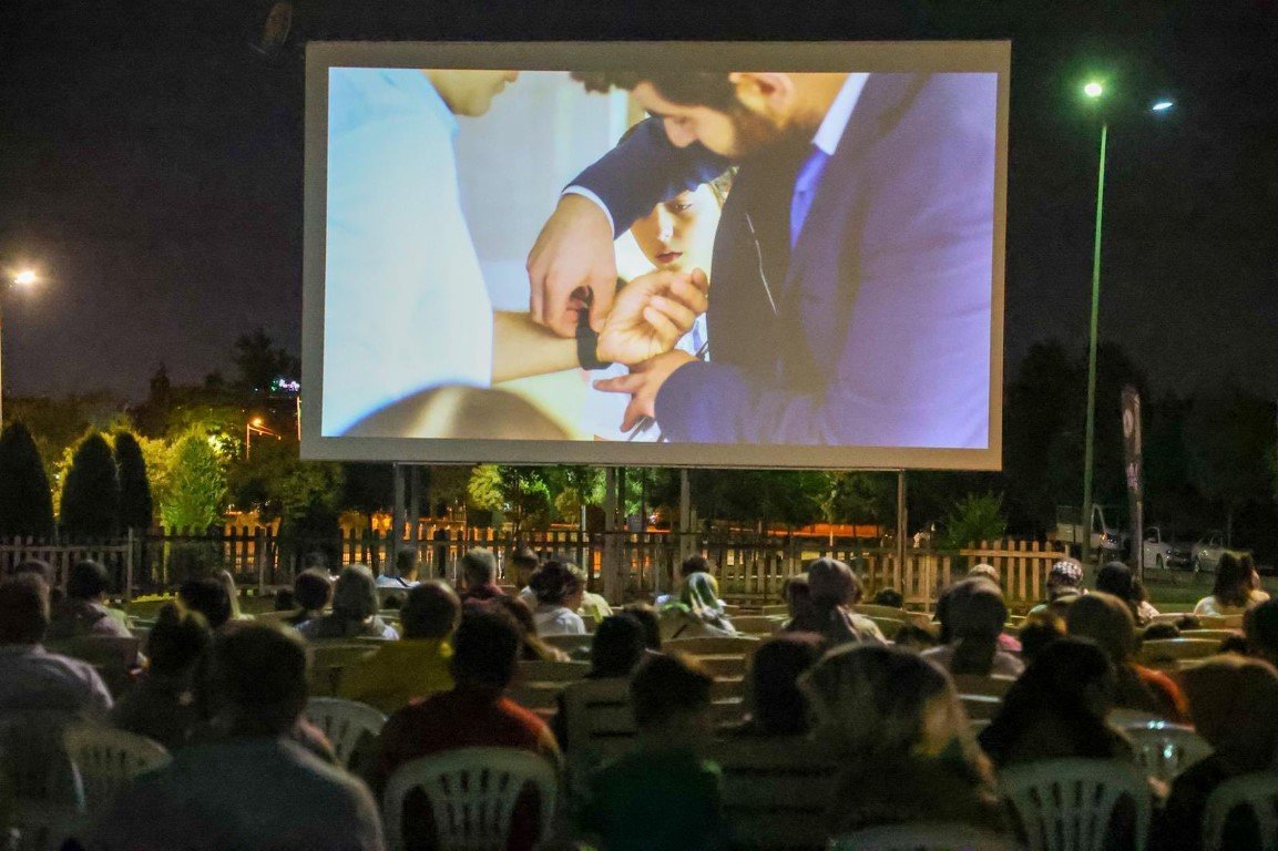 Kartepe’de Açık Hava Sinema Geceleri Yoğun İlgi Görüyor