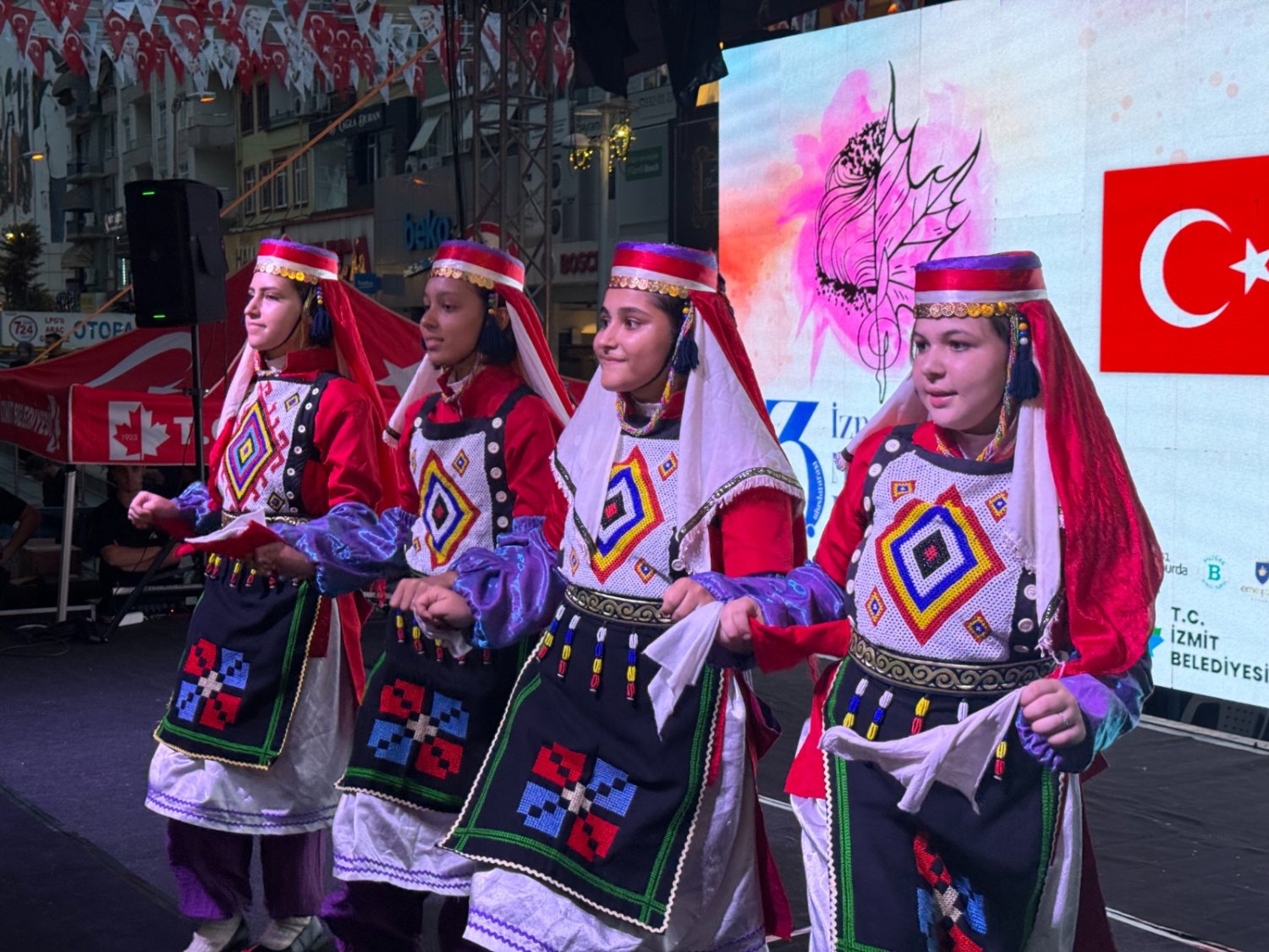 Pişmaniye Festivalinin 2. Gününde Halk Dansları Ekiplerinden Muhteşem Performanslar