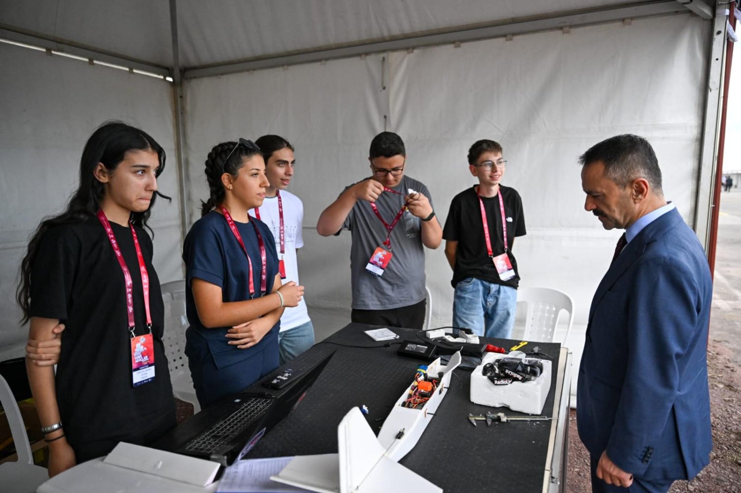 Vali İlhami Aktaş, Teknofest Alanında Gençlerle Buluştu