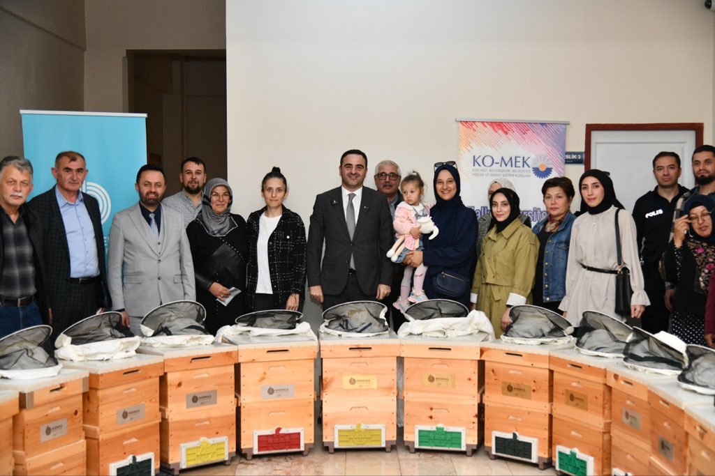 Başiskele’de Arıcılık Kursiyerlerine Malzeme Desteği