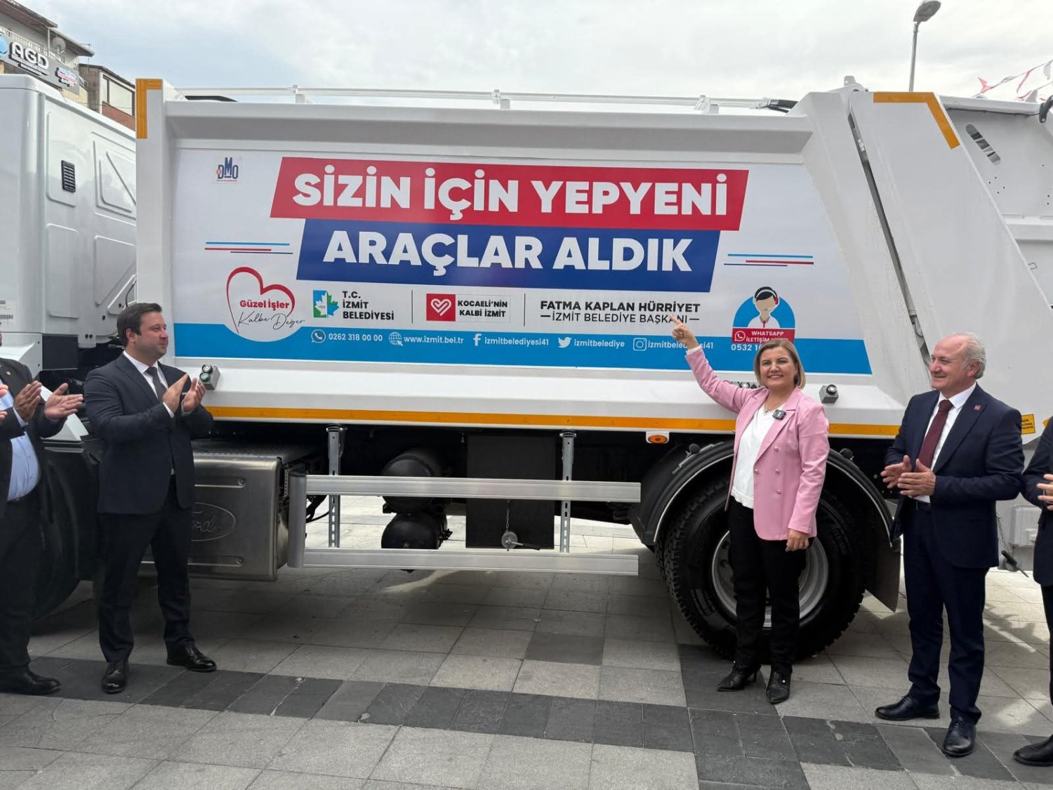 Başkan Hürriyet, Belediye Önünde Araç Filosu İle Gövde Gösterisi Yaptı - Görsel 8