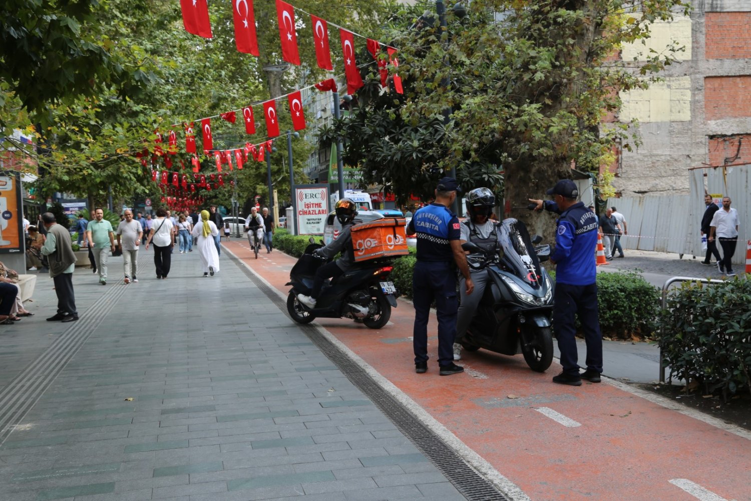 Büyükşehir Zabıta Ekipleri Sıkı Takipte