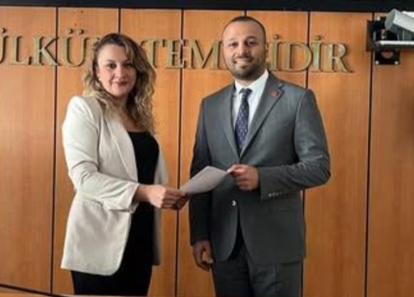 CHP Derince İlçe Başkanı Orkun Utkubaş Mazbatasını Aldı