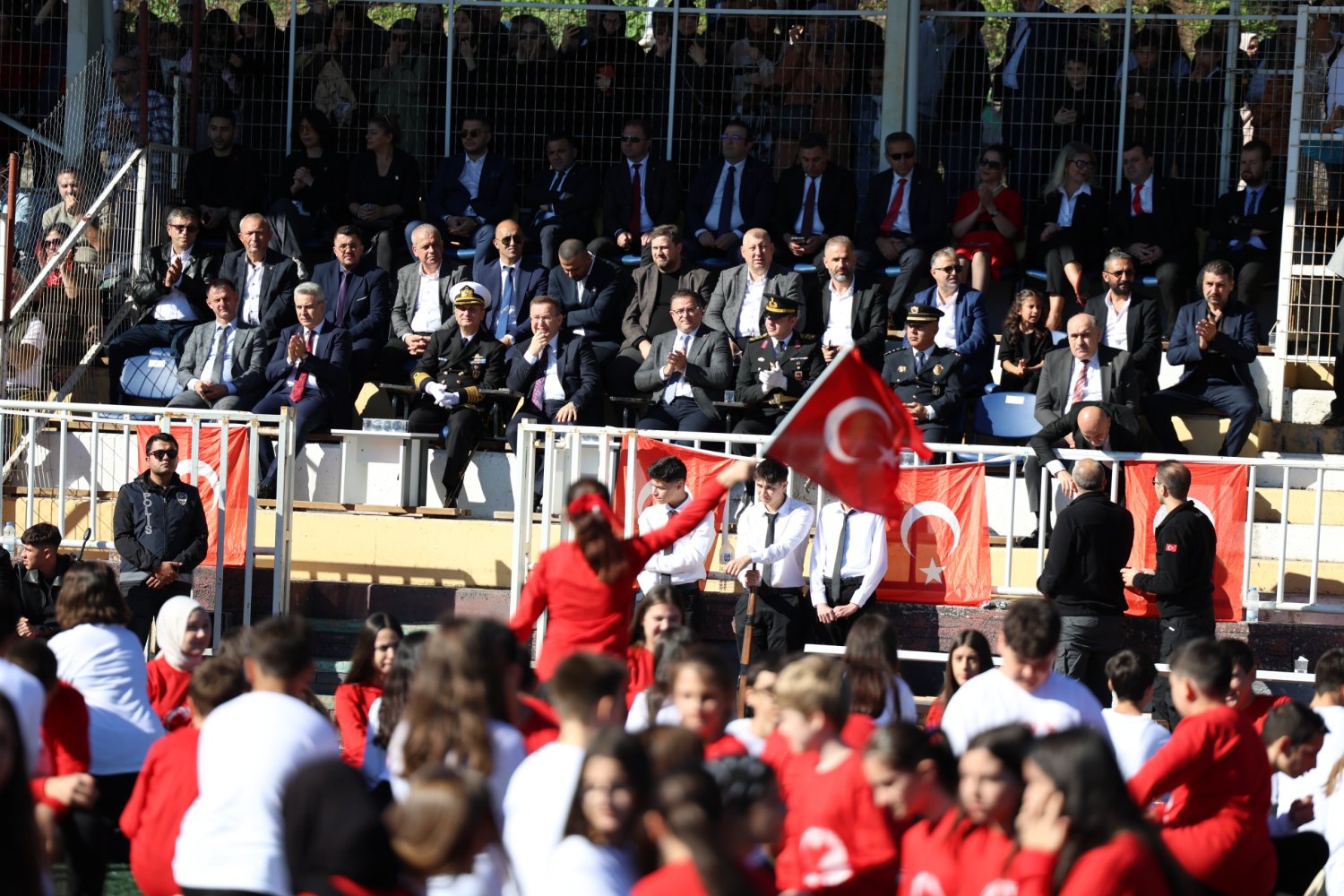 Cumhuriyet Sevgisi Derince’yi Sardı