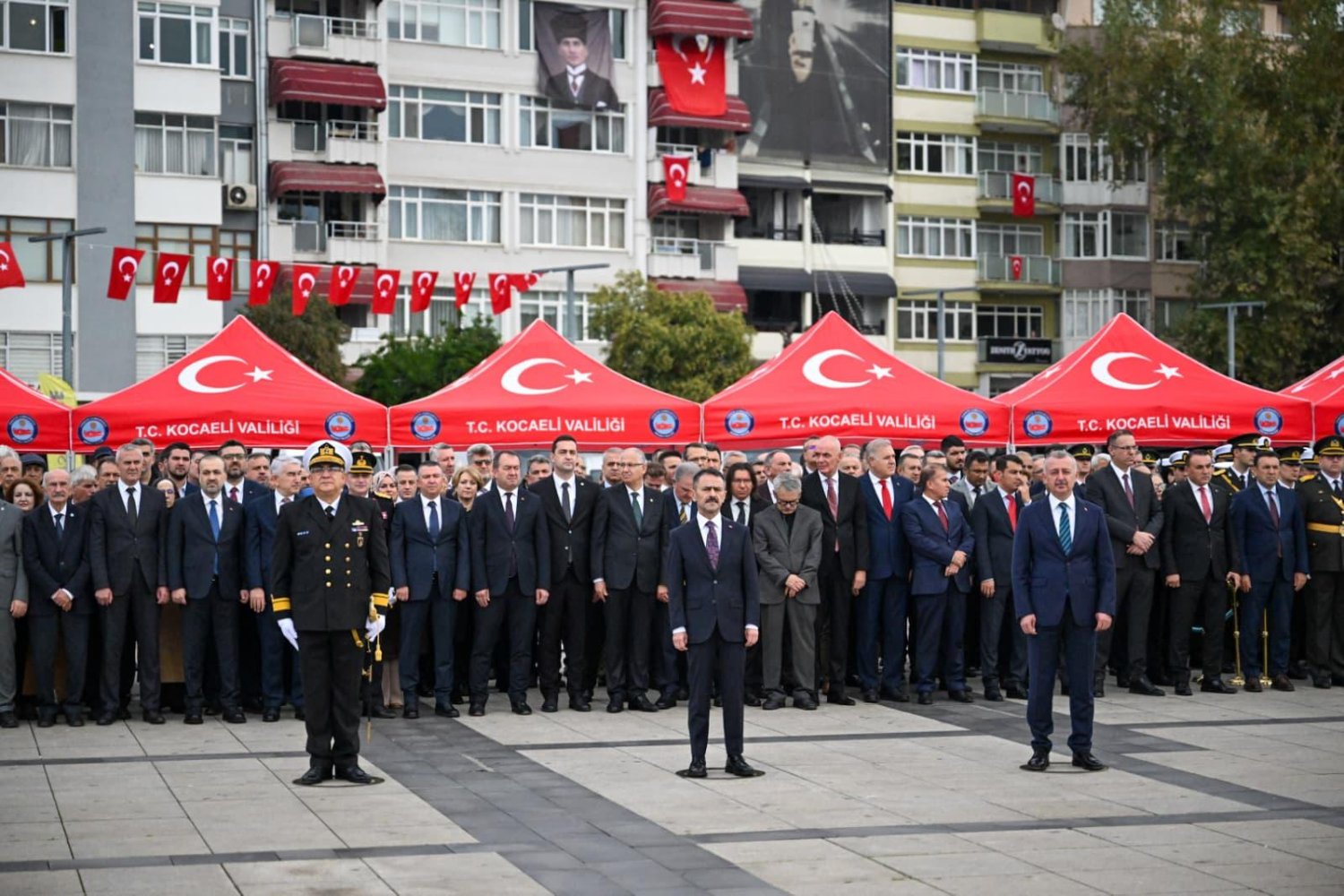 Cumhuriyetimizin 102. Yılı, Çelenk Sunumu İle Başladı