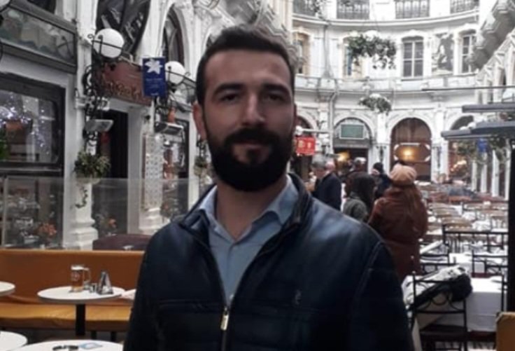 Evde Beyin Kanaması Geçiren Adam Yoğun Bakımda