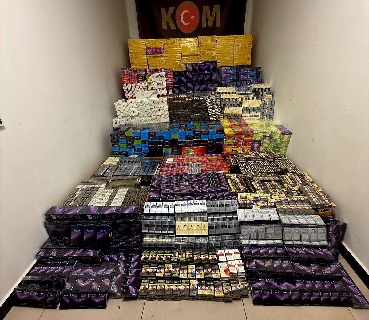 İzmit’te Dev Operasyon! Tır Dolu Kaçak Sigara Yakalandı