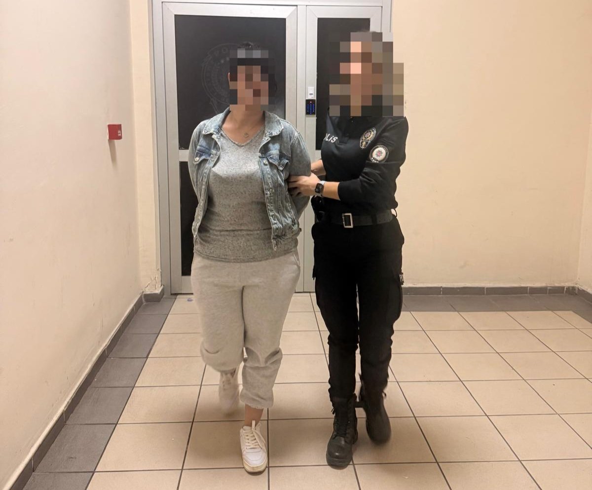 İzmit’te Hırsızlık Suçundan Aranan Şahıs Yakalandı