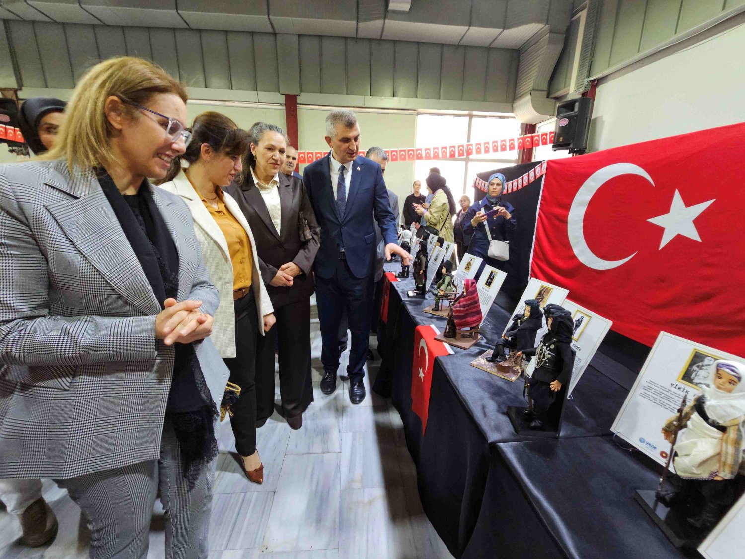 Kahraman Türk Kadınları Gölcük’te Sanatla Buluştu