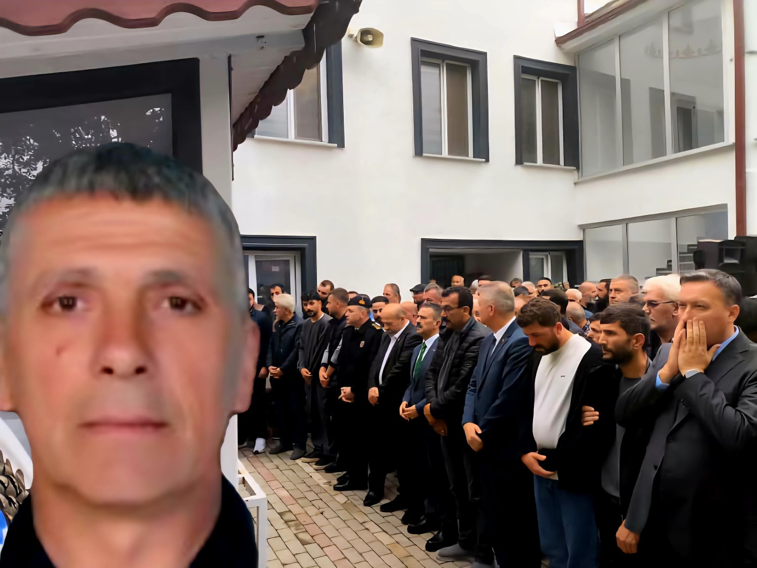 Kalp Krizi Geçiren Muhtar Toprağa Verildi