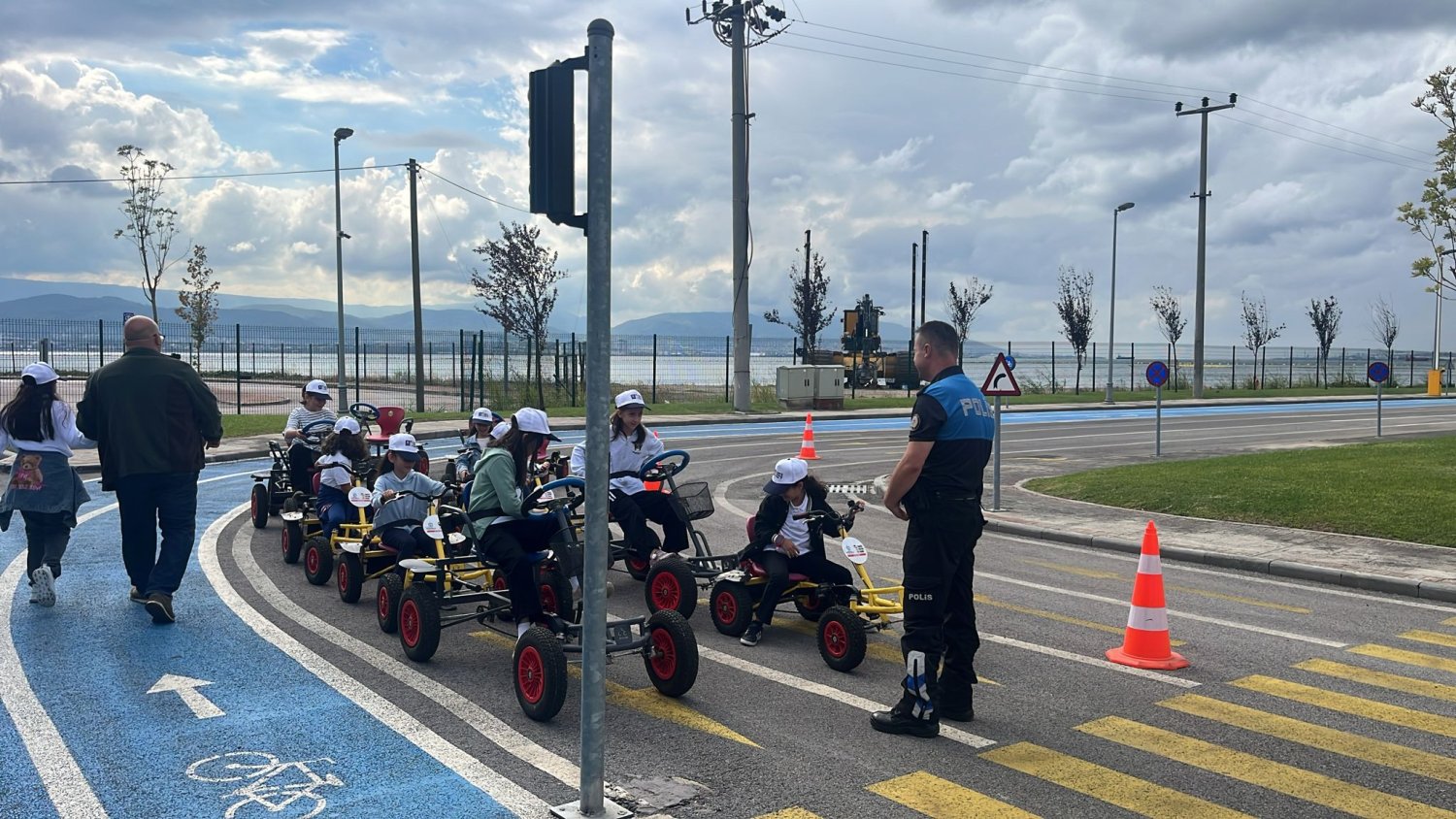 Kocaeli Emniyeti'nden Öğrencilere Güvenlik Ve Farkındalık Eğitimi