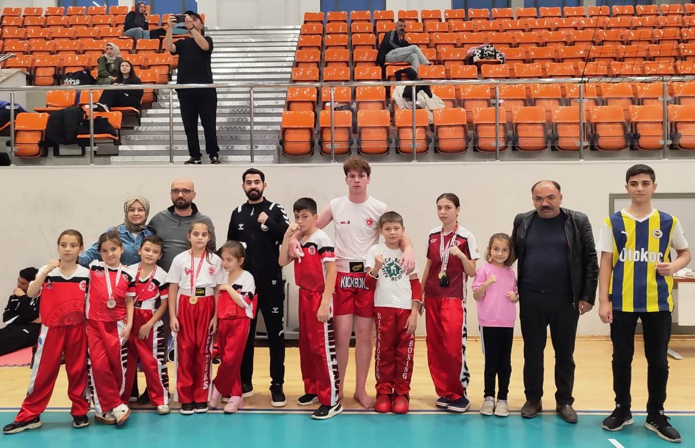 Körfezli Kick Boksçulardan Madalya Şov