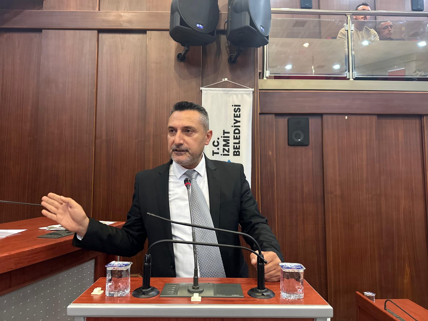 MHP’lilerden İzmit Belediyesi’ne: Doğrudan Teminli Verilen İhalelerin Meclis Üyenizle Ortaklığı Var Mı?