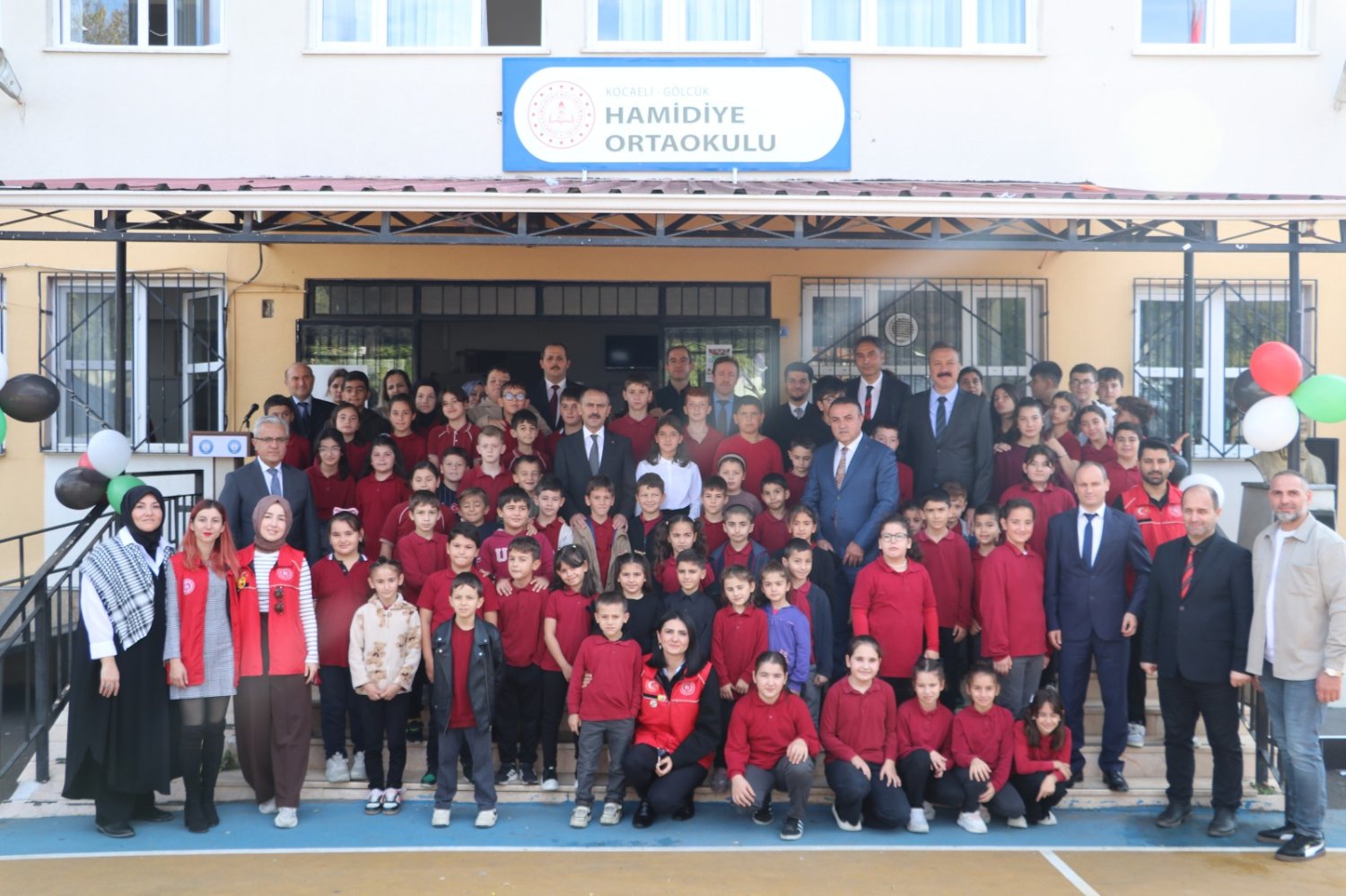Vali Aktaş, Hamidiye Okulunda Gazze İçin Düzenlenen Kermese Destek Verdi