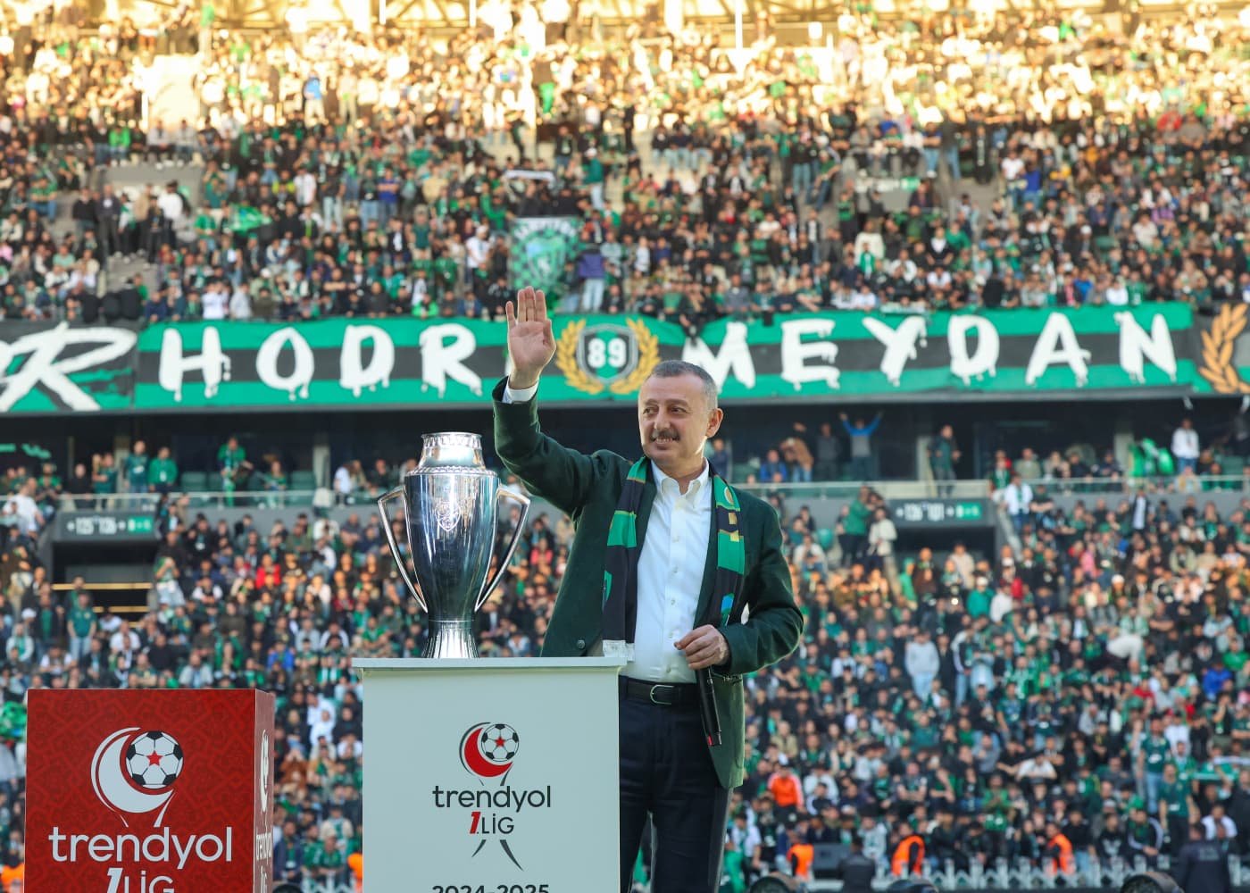 Büyükakın, Hem Kocaelispor'u, Hem De Taraftarı Kutladı