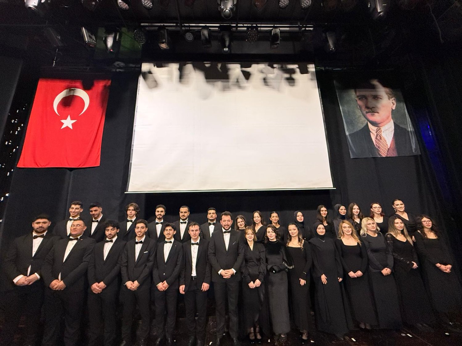 İzmit Belediyesi THM Gençlik Korosu’ndan Muhteşem Konser