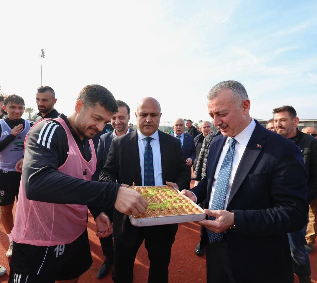 Başkan Büyükakın’dan Kocaelispor’a Baklavalı Moral Ziyareti