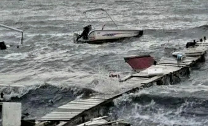 Derince’de Fırtına Dehşeti: Yelken Kulübü ve Balıkçılar Canla Başla Mücadele Etti