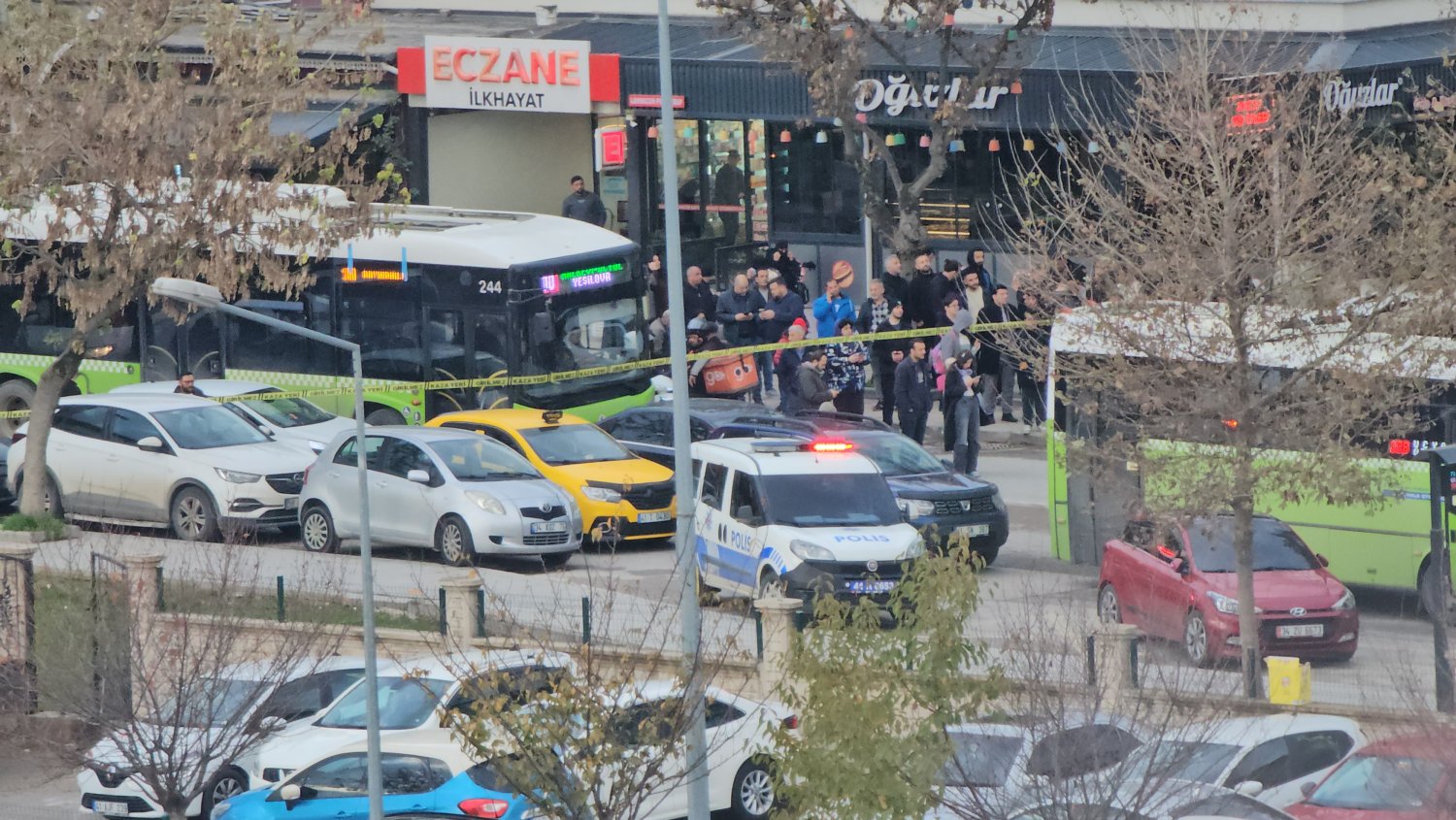 Kocaeli Devlet Hastanesi Önünde Rehine Krizi: Şahıs 2 Kişiyi Serbest Bıraktı