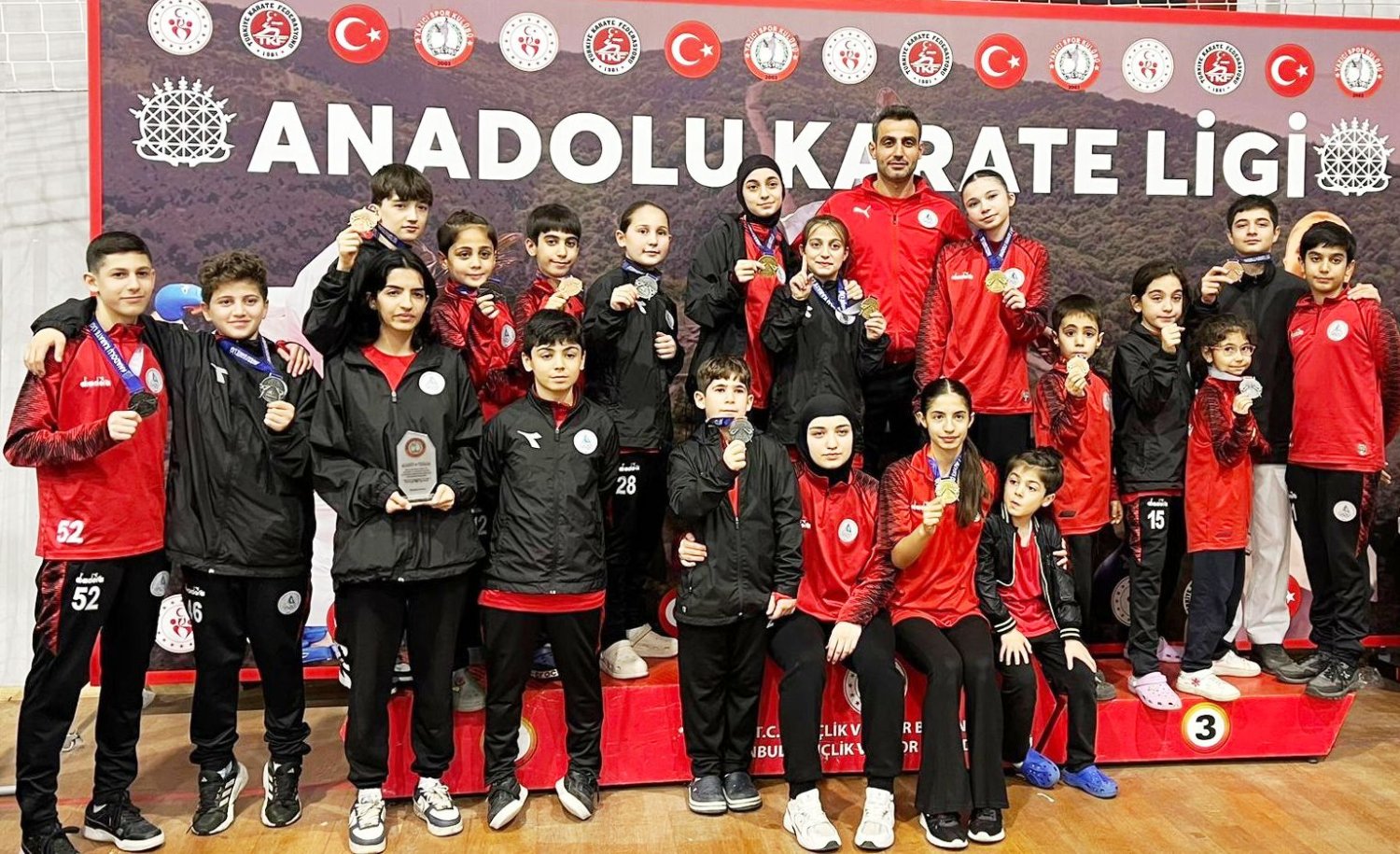 Körfezli Karatecilerin Madalya Avı