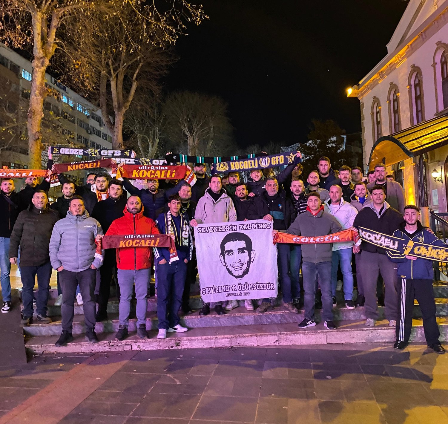 Genç Fenerbahçeliler Tribün Liderleri İçin Mevlit Okuttu 