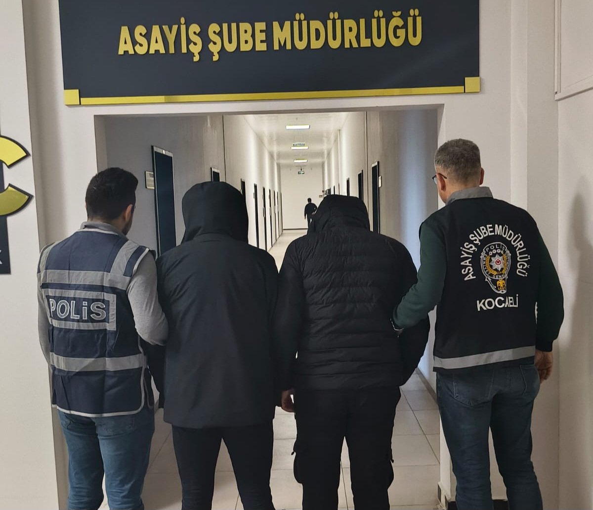 İzmit’te Aranan 2 Hükümlü Operasyonla Yakalandı