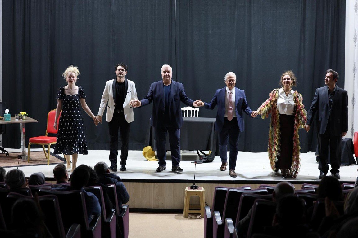 Kartepe’de Tiyatro Şöleni