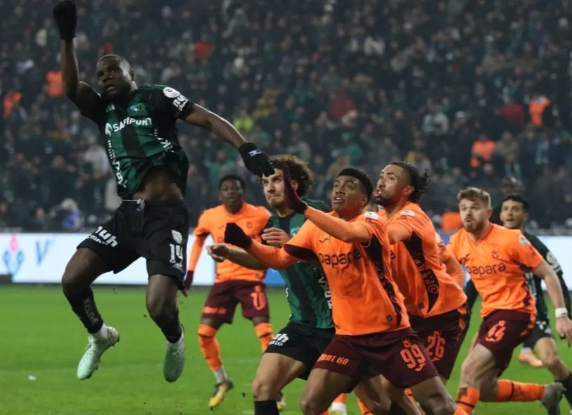 Kocaelispor 90’da Yıkıldı