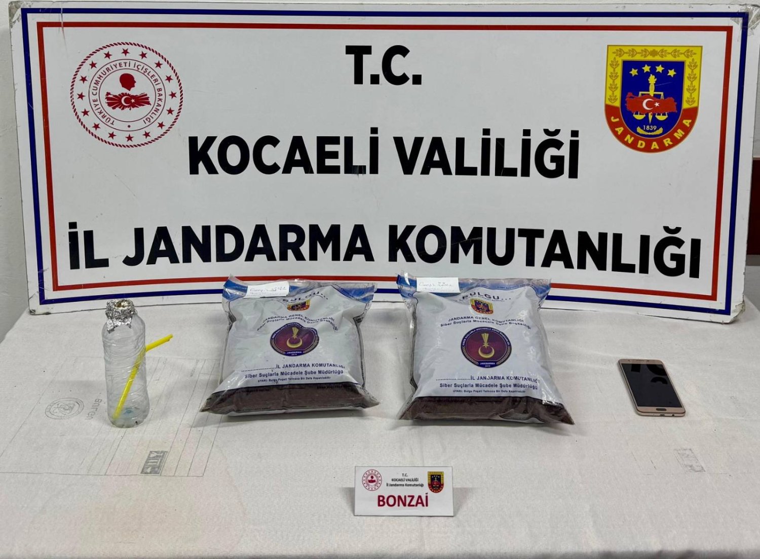 İzmit’te 3 Kilogram Bonzai Ele Geçirildi