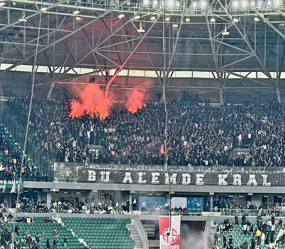 Kocaelispor – Beşiktaş Maçında Tribünler Alev Aldı
