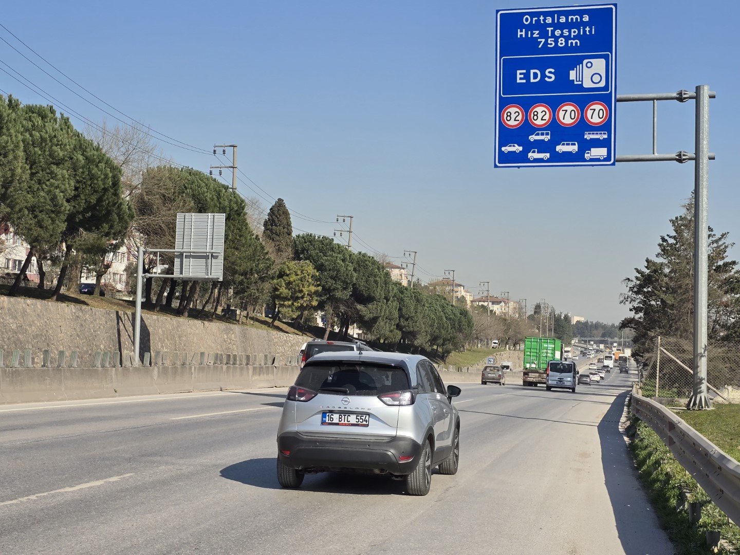 Büyükşehir, D-100’de Eds Tabelalarını Güncelledi; Yeni Hız Limitleri İçin Yeni Tabelalar