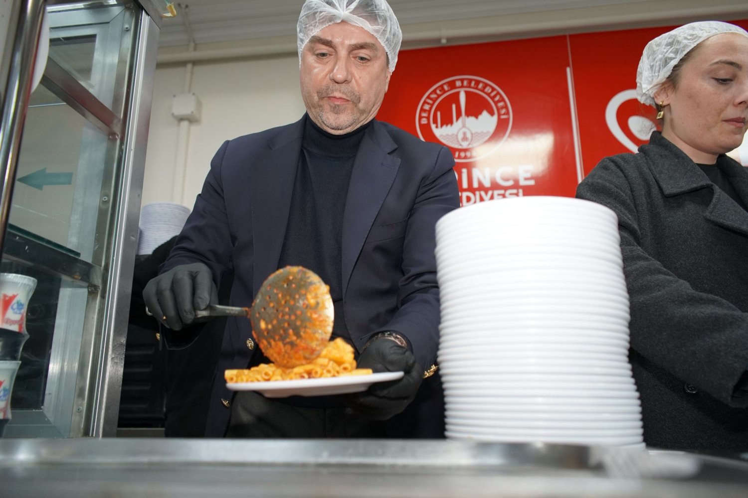 Derinceli Vatandaşlara Elleri İle Servis Yaptılar