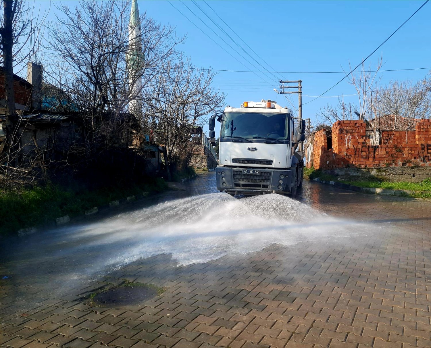 Dilovası’nda Sokaklara Bayramlık Temizlik