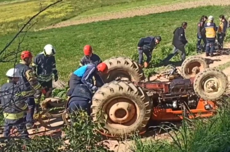 Geri Manevra Yaparken Traktörün Altında Kaldı 