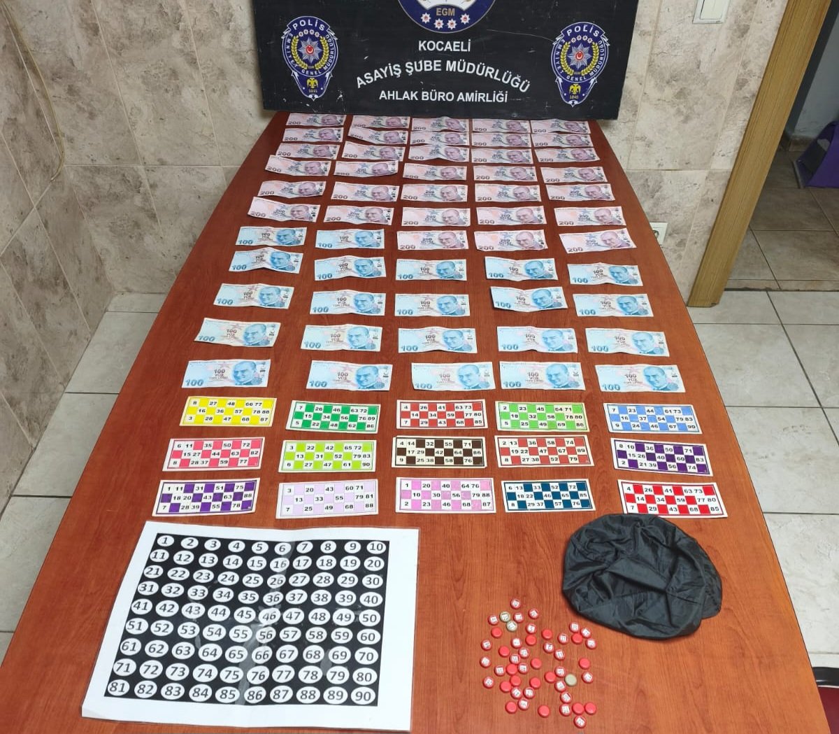 Kartepe’de Tombala Baskını: Kumar Paralarına El Konuldu