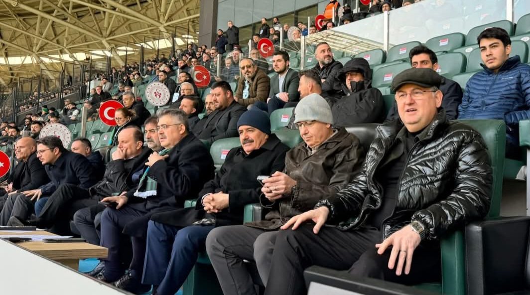 Kocaelispor – Konyaspor’u İktidar ve Muhalefet Yan Yana İzledi