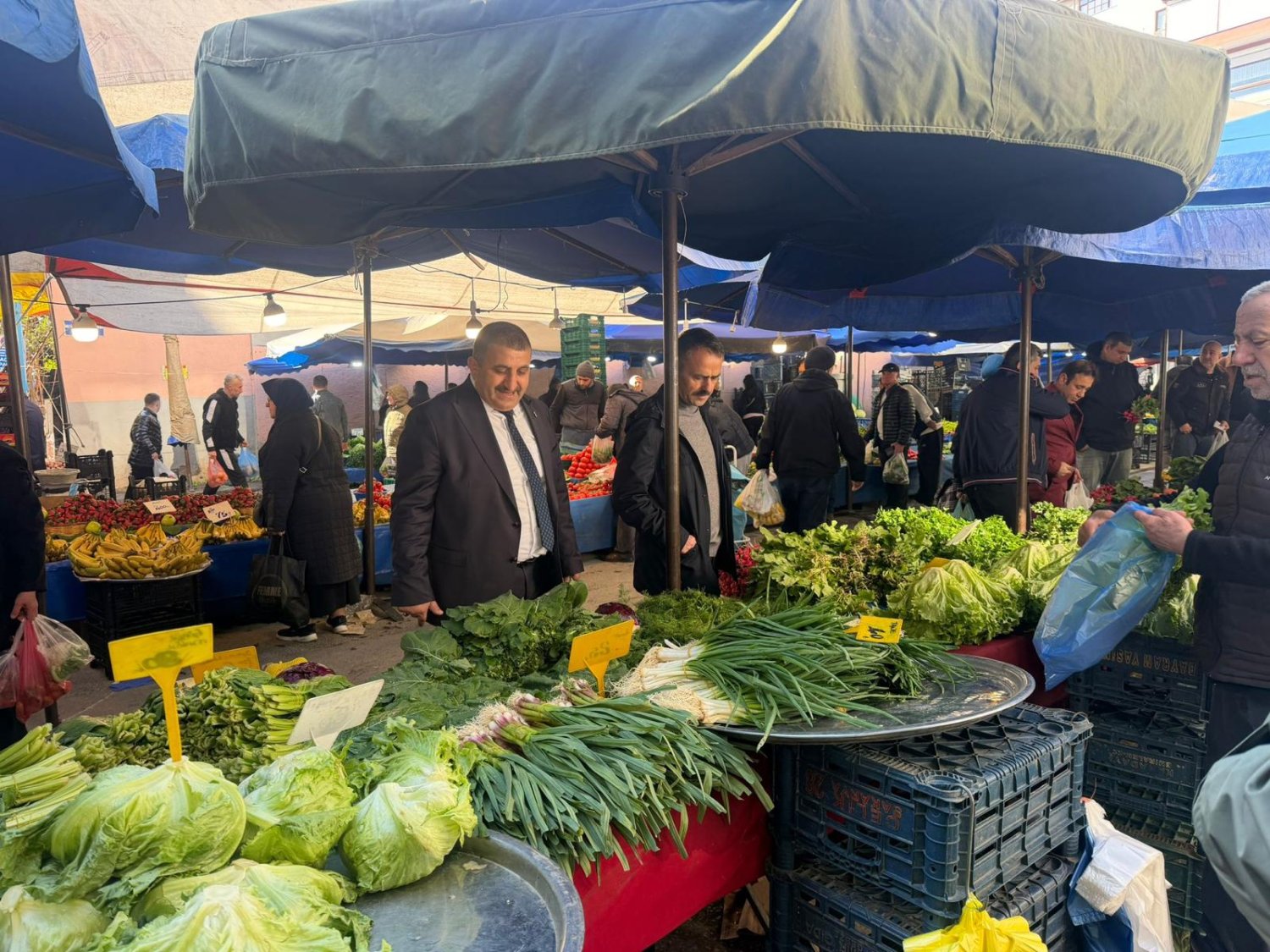  Vali Aktaş’tan Pazarcı Esnafına Yakın İlgi  