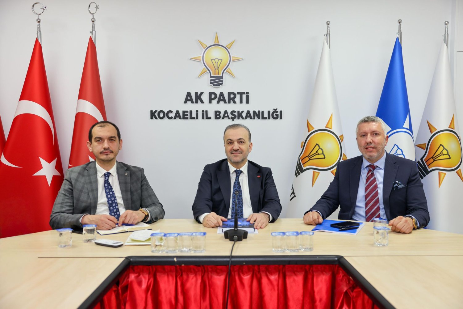 Ak Parti'de Kritik Toplantı