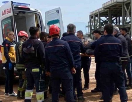 Beton Perdah Makinesi Elinden Kayan İşçi Ağır Yaralandı