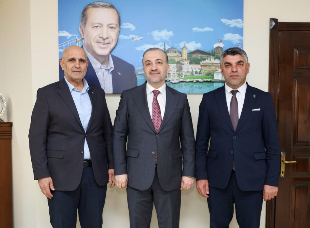  Çayırova’da Yıldız Ak Parti Rozetini Taktı