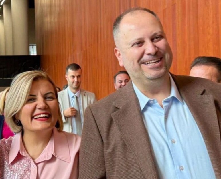 CHP’de Sürpriz Değişim: Hürriyet Çekildi, Küçükkaya Seçildi