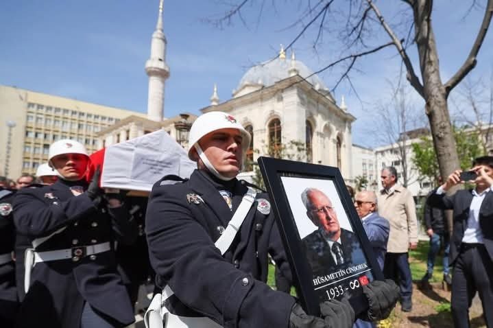 Cindoruk’a Son Veda: CHP Heyeti'de Teşvikiye Camii’ndeydi