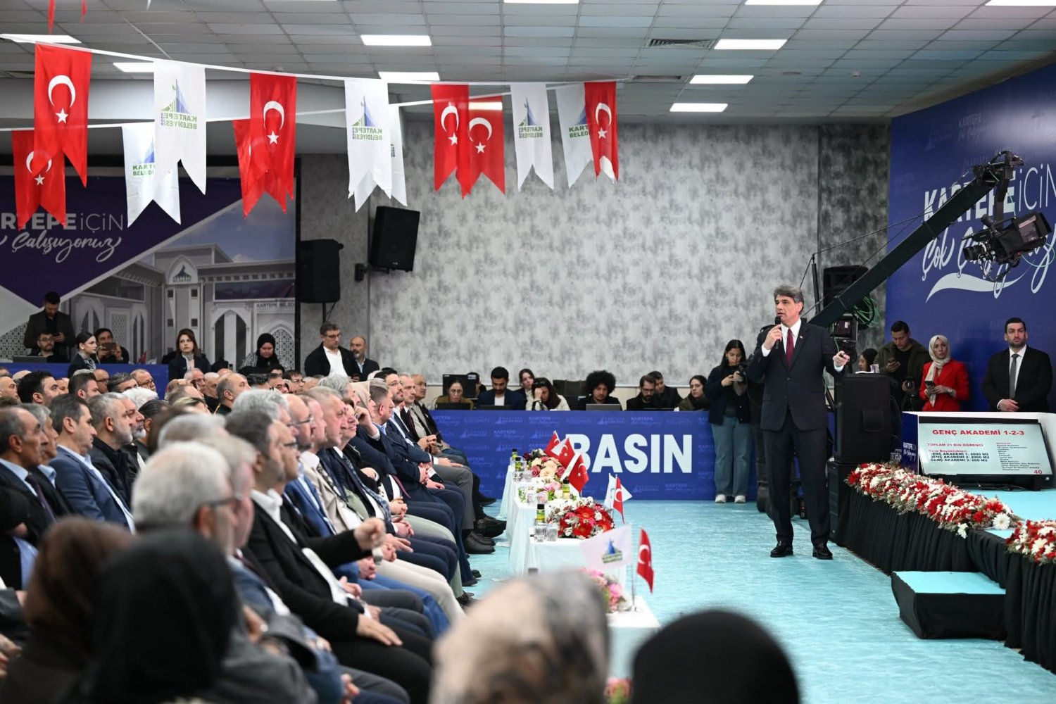 Kocaman : Hastanenin Asfaltını Bile Dökemezler!