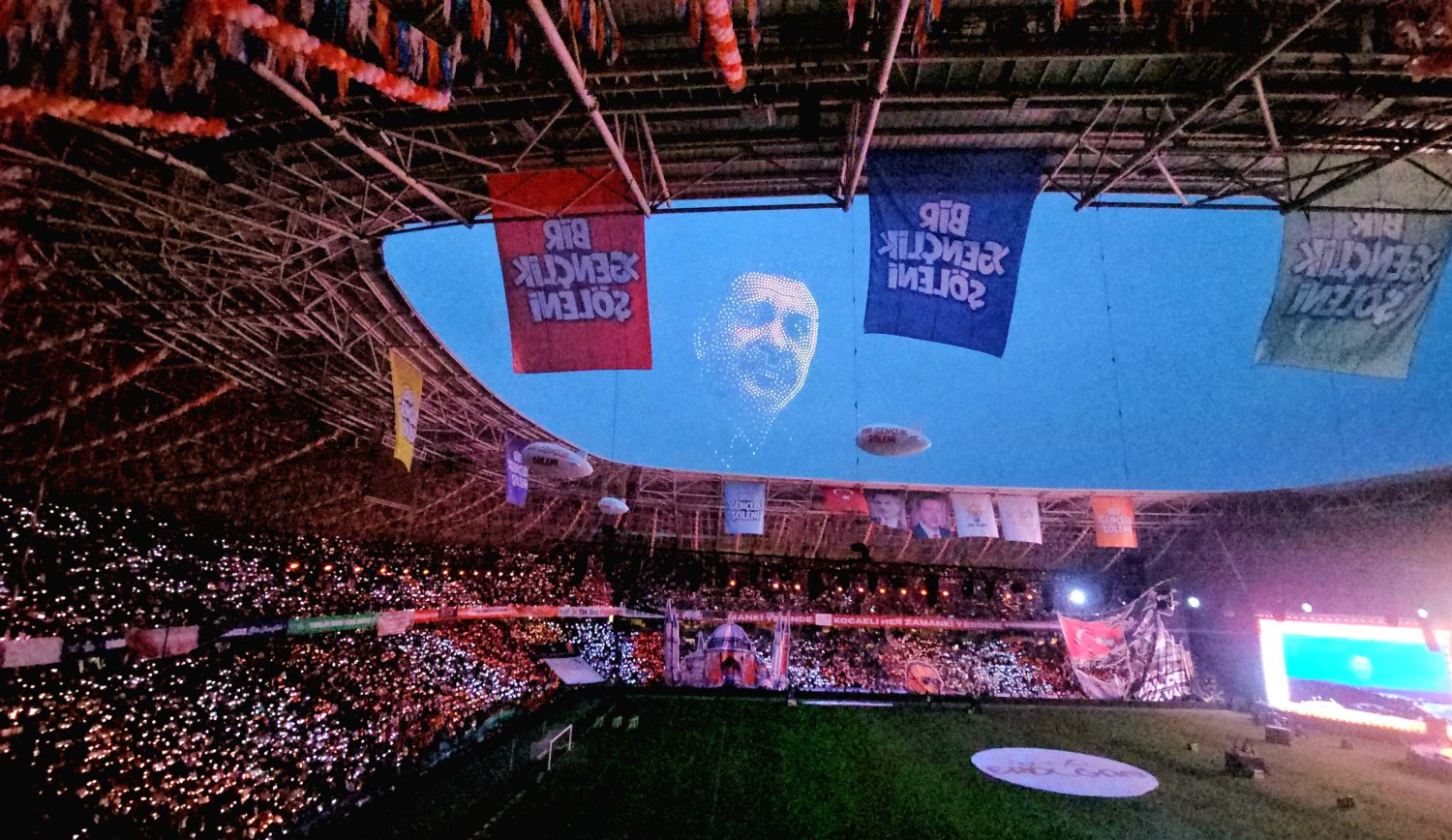 Ak Parti Gençlik Şöleni’nde Drone Gösterisi Nefes Kesti