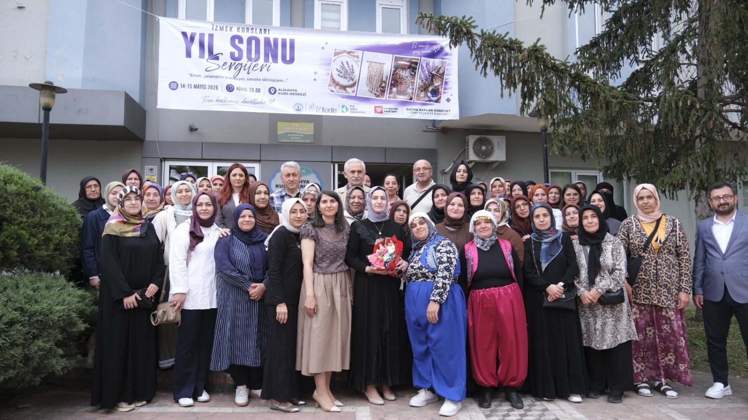 Alikahya İZMEK Kursiyerlerinin El Emeği Ürünleri Görücüye Çıktı