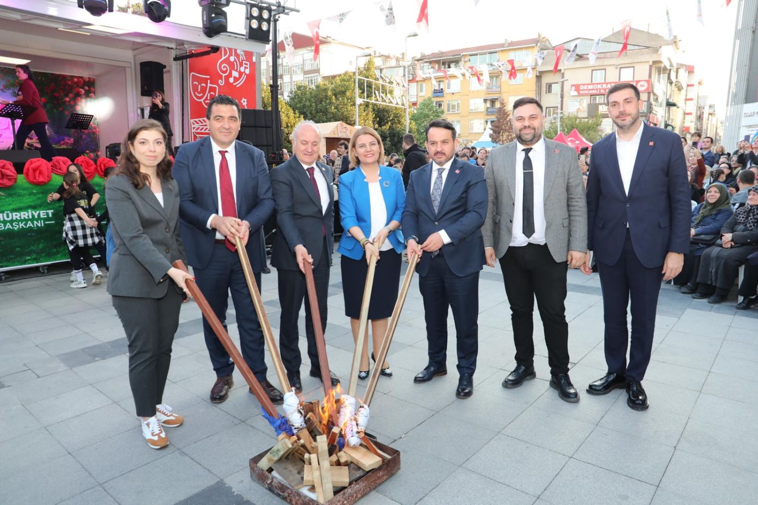 Hıdırellez Şenliği İzmit'te Coşkuyla Başladı