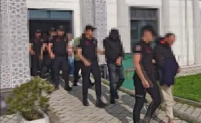 Kocaeli’de İmalathane Ve Araçlara Eş Zamanlı Baskın: 8 Şahıs Tutuklandı