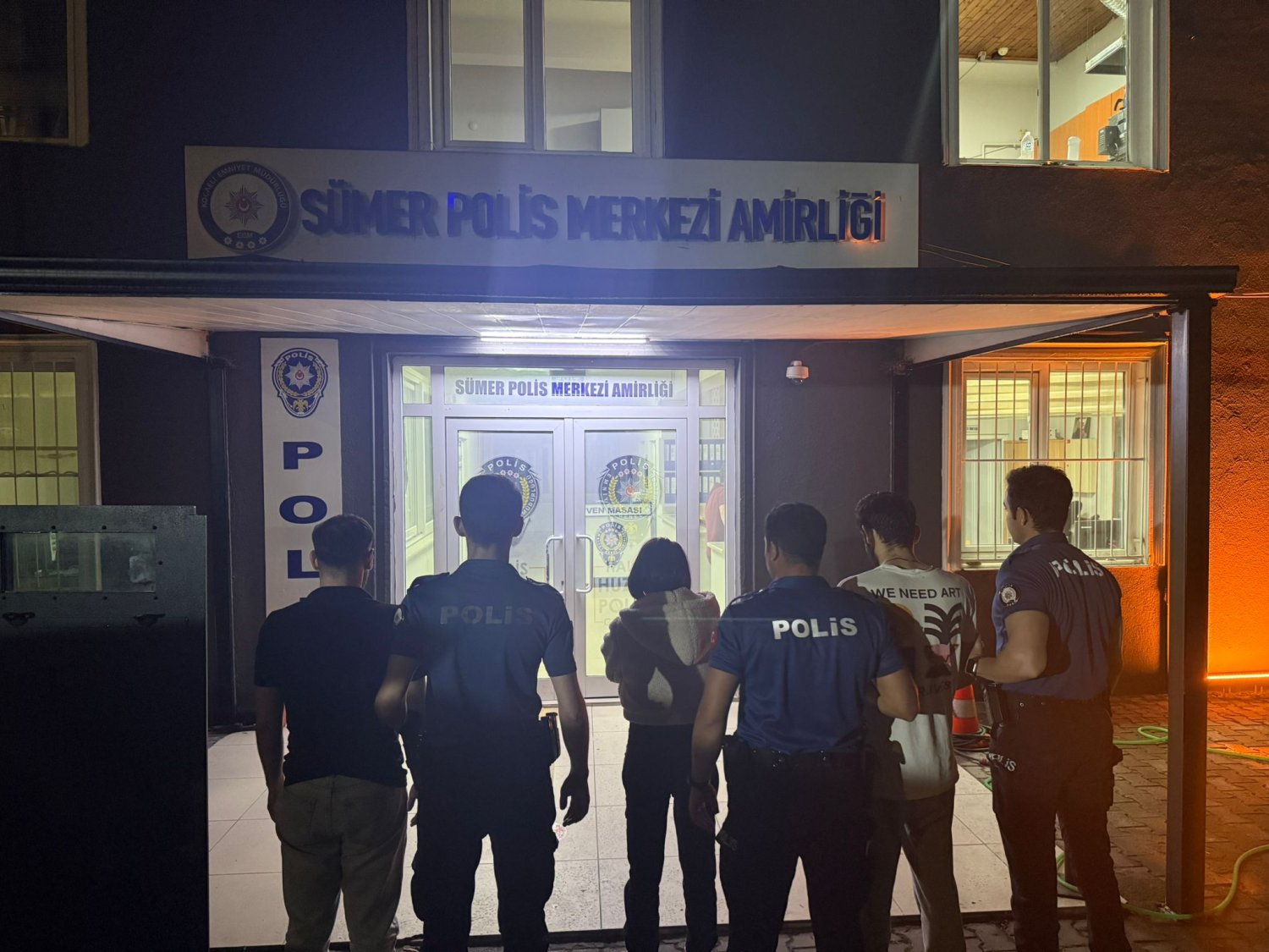 Kocaeli’de Şüpheli Araçtan Uyuşturucu Çıktı: 3 Kişi Gözaltında